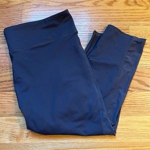 Fabletics gray crop leggings likely size 2XL